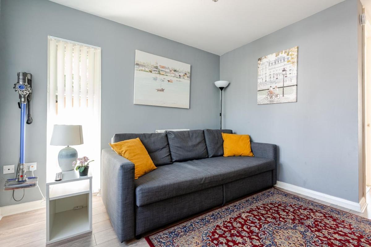 Comfortable 3-Storey House With Free Car Parking Manchester Exterior photo